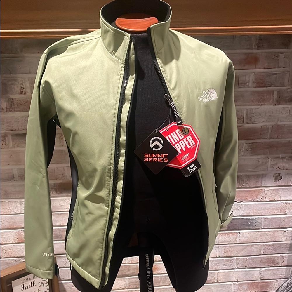 The North Face Green Performance Jacket Lightweight Outdoor Essential